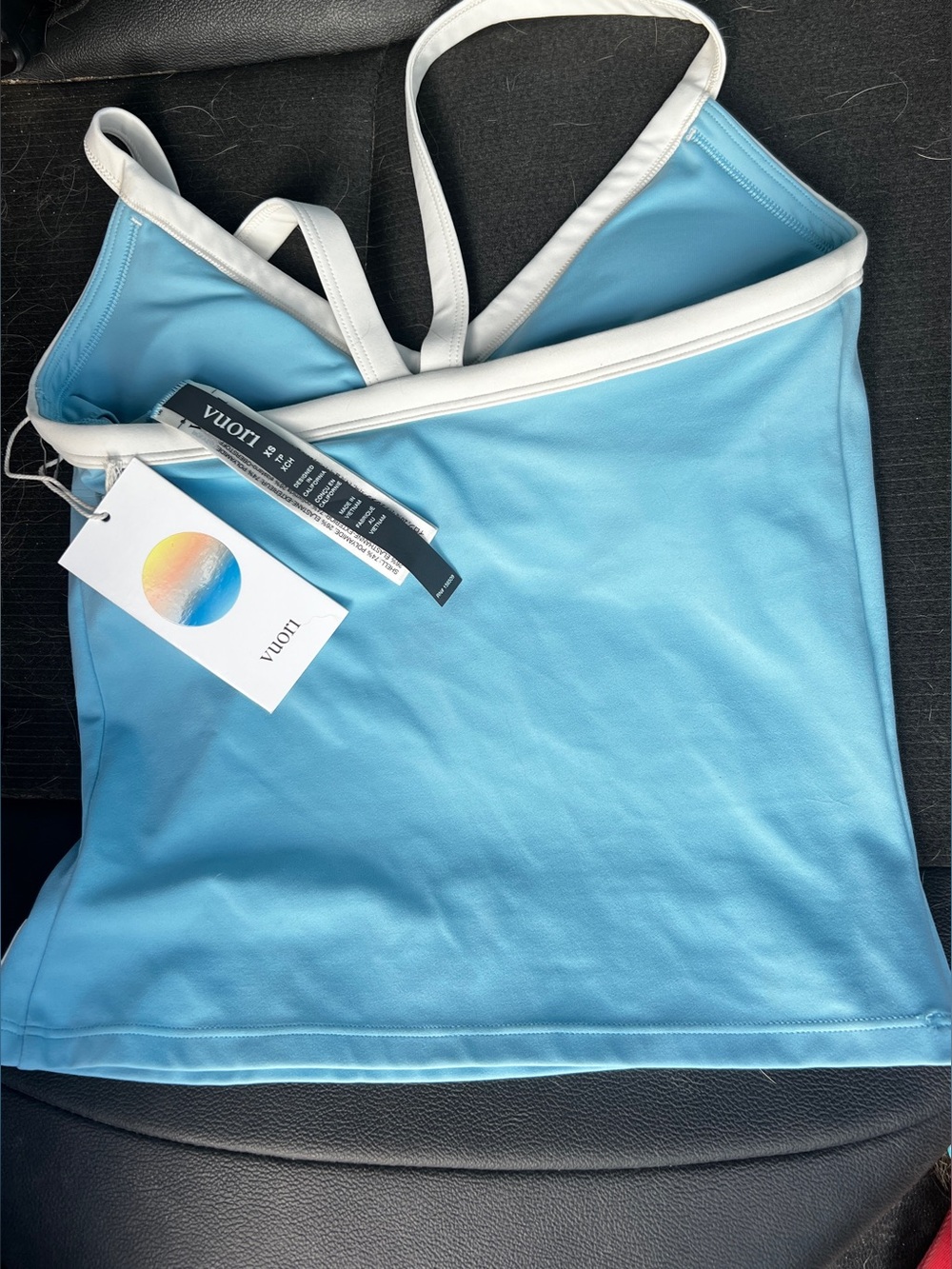 Vuori V Neck Tank NWT - Picture 4 of 4